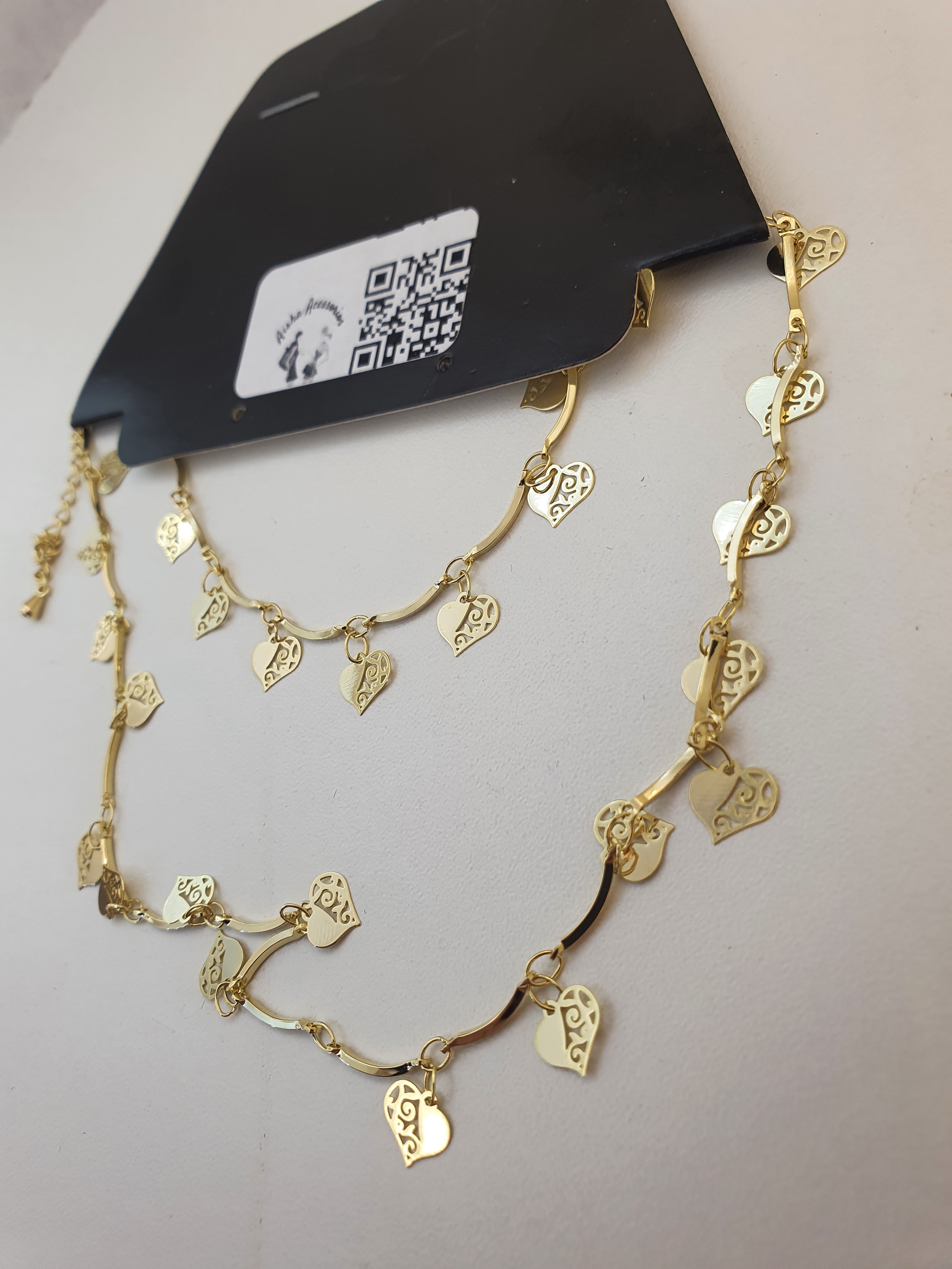 Colar Dourado com Pingentes em forma de Coração