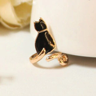 Anel Dourado Forma Gato Resina Preta Ajustável