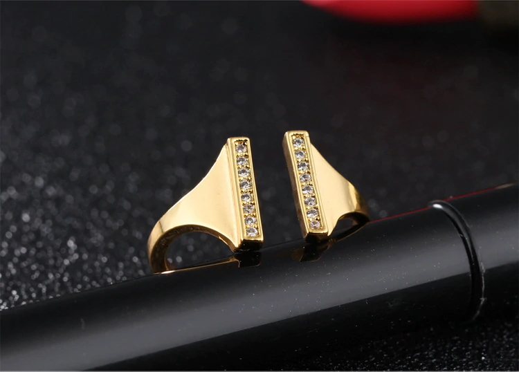 Anel Dourado Paralelo Strass Ajustável