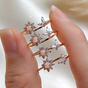 Anel Dourado Flor Estrela Strass Branco