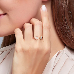 Anel Dourado Flor Estrela Strass Branco