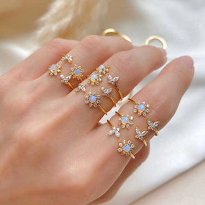 Anel Dourado Flor Estrela Strass Branco