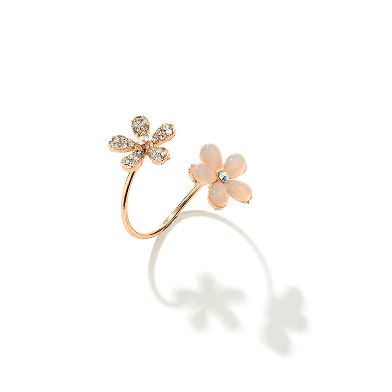 Anel Dourado 2 Flores Resina Strass Branco Tam Ajust