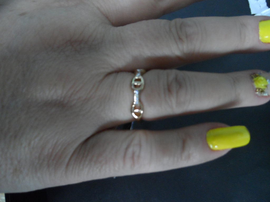 Anel Dourado em Forma de Aro com Strass