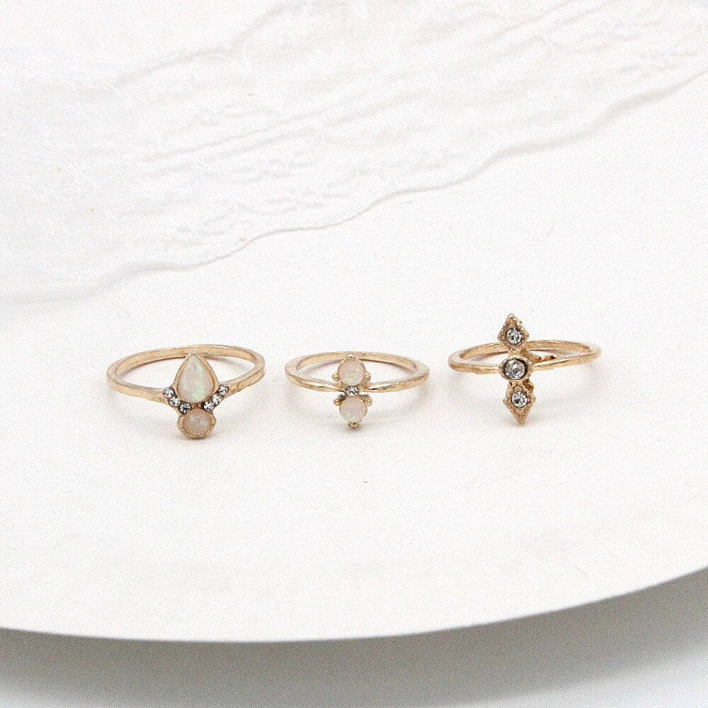 Anel Conjunto 17 Peças Diversos Modelos Strass/Resina Dourado