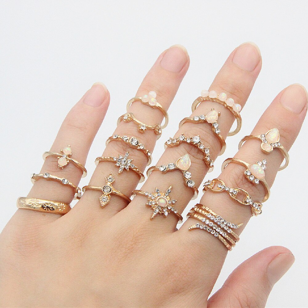 Anel Conjunto 17 Peças Diversos Modelos Strass/Resina Dourado