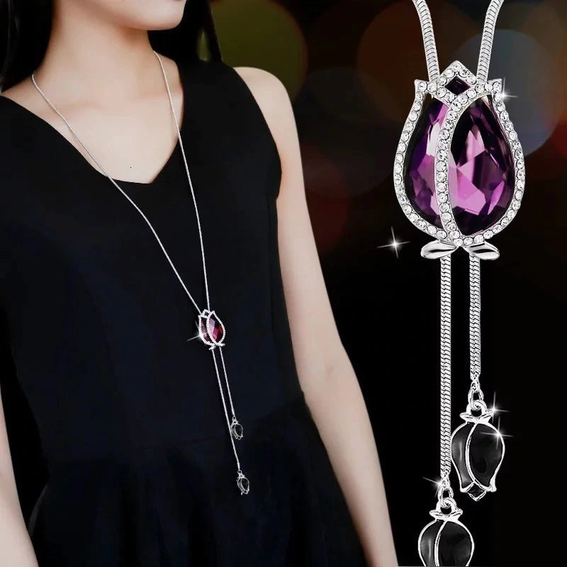 Colar Longo Prateado com Pingente Strass e Cristal