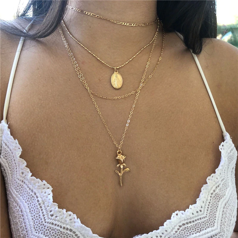 Colar / Gargantilha 4 Linhas Dourado ou Prateado Pingentes Rosa e Medalha