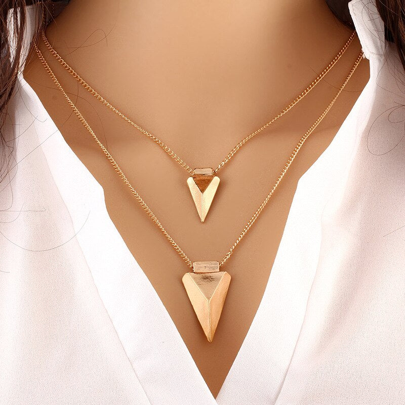 Colar Dourado Duplo Pingente Triangular Seta