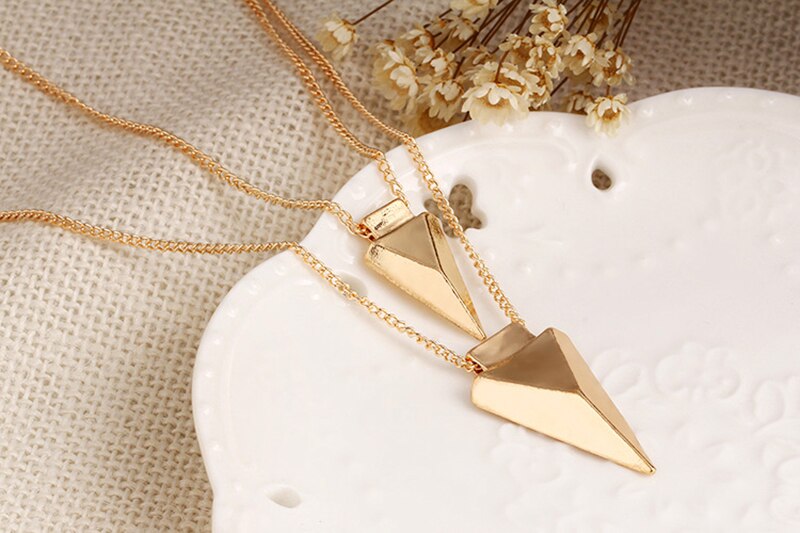 Colar Dourado Duplo Pingente Triangular Seta