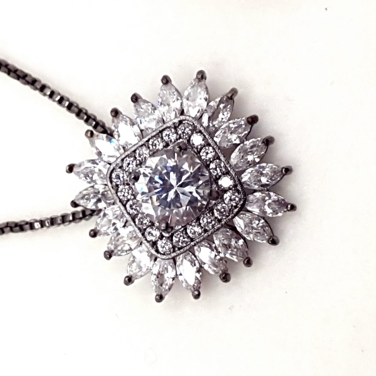 Colar Quadrado com Strass e Zircônia Branca