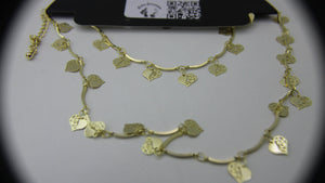 Colar Dourado com Pingentes em forma de Coração