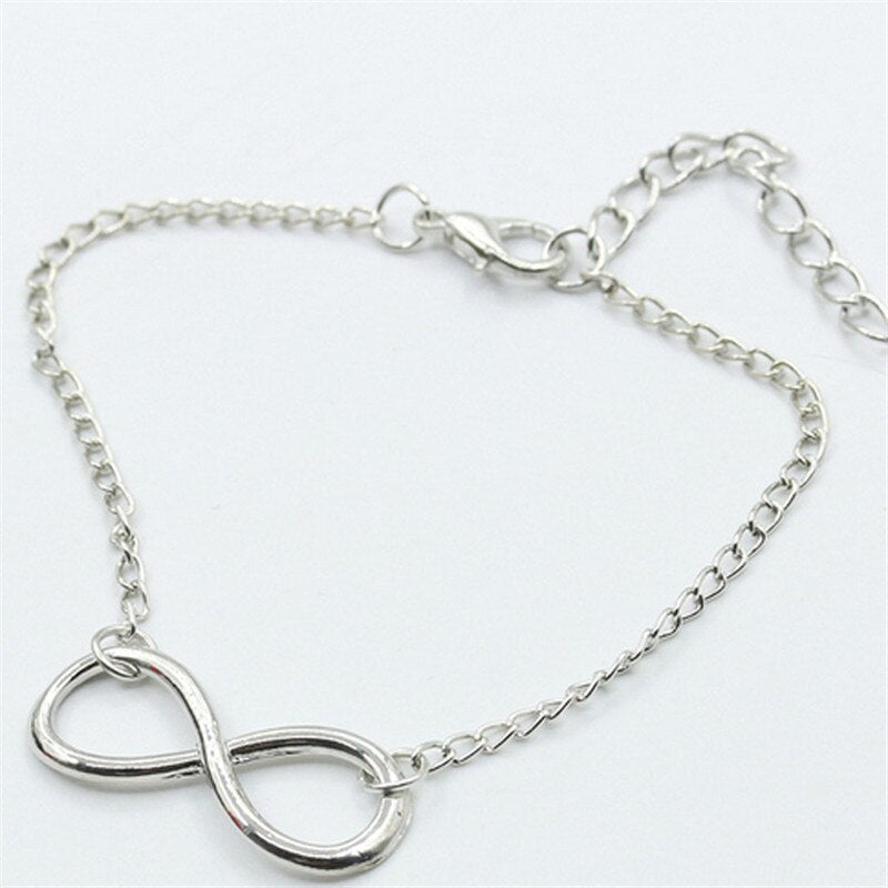 Pulseira Prateada Dourada ou Preta Forma Amor Infinito