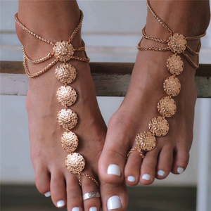 Tornozeleira Prateada ou Dourada Boho com Dedo Pé e Medalhas